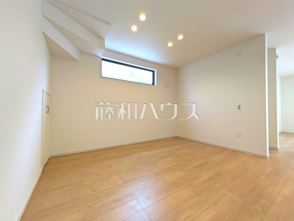 リビング　【西東京市向台町６丁目】