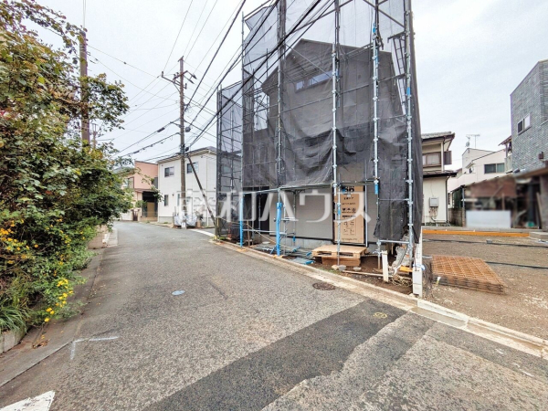 接道状況および現場風景　【新座市石神５丁目】 物件の事、諸費用の事など、小さな疑問もお気軽にご連絡・ご相談下さい。 