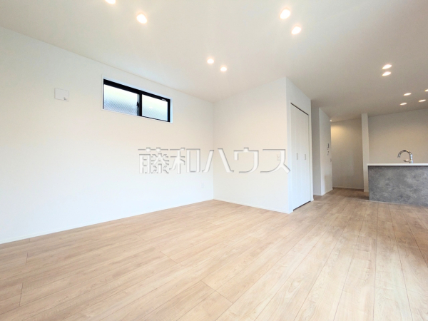 1階よりも光が差し込みやすい2階にリビングを設置することで、明るいリビングを実現！ 　【板橋区栄町】