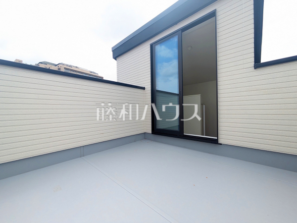 ルーフバルコニー　【板橋区栄町】