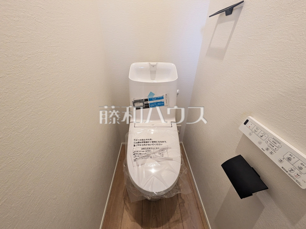 温水洗浄機能付きトイレで清潔にご使用いただけます。　【板橋区栄町】