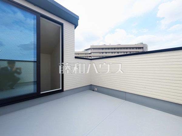 ルーフバルコニー　【板橋区栄町】