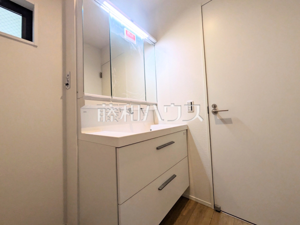 洗面室　【板橋区栄町】