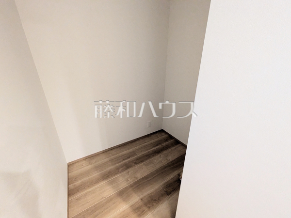 2号棟　パントリー　【日野市西平山３丁目】
