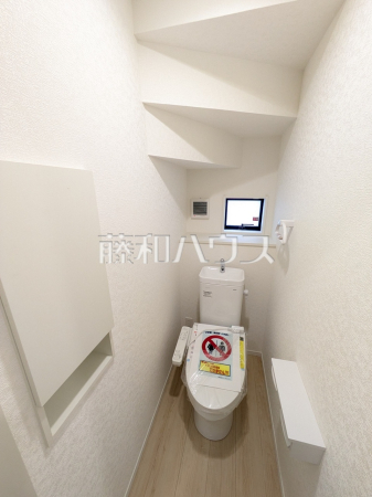 2号棟　トイレ　【糸満市字福地】　 きれいでさわやか、ウォシュレット付きトイレ 