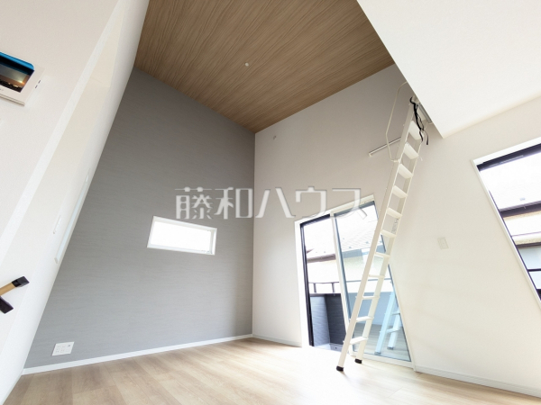 リビング　【小金井市貫井南町５丁目】
