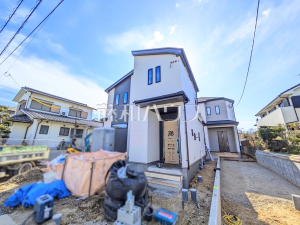建物のプレゼンをさせていただきますので、実際の完成イメージを思い描いていただくことができます。お気軽にお問合せ下さい。現場風景　【福岡市東区青葉７丁目】