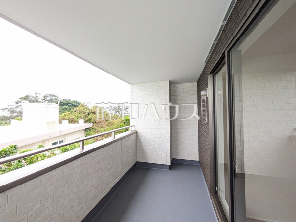 2号棟　バルコニー　【南城市玉城字糸数】