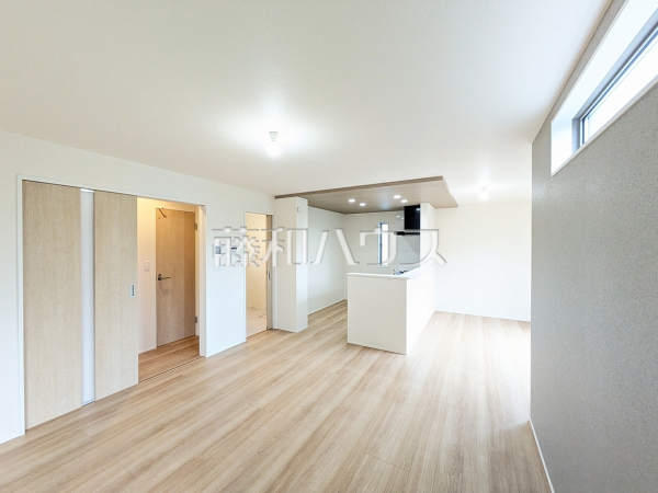 2号棟　リビング　【南城市玉城字糸数】