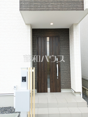 2号棟　玄関　【南城市玉城字糸数】