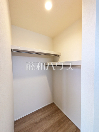 2号棟　ウォークインクローゼット　【南城市玉城字糸数】