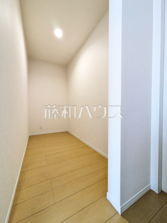 E号棟　パントリー　【小金井市前原町４丁目】