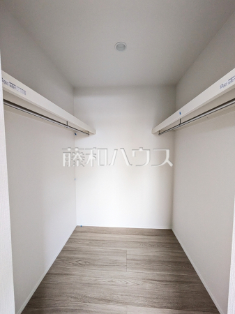 D号棟　ウォークインクローゼット　【与那原町字与那原】