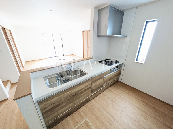 A号棟　キッチン　【与那原町字与那原】