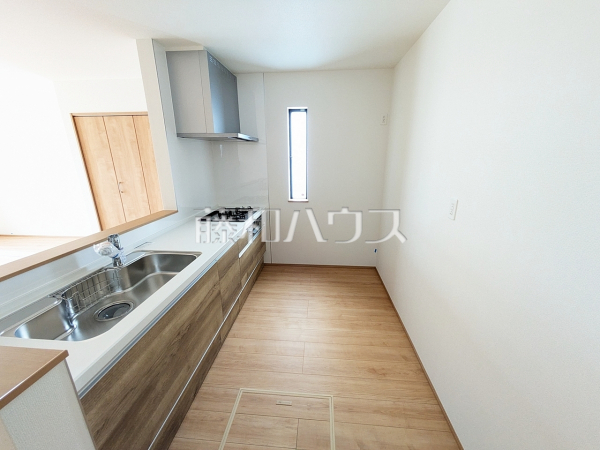 A号棟　キッチン　【与那原町字与那原】