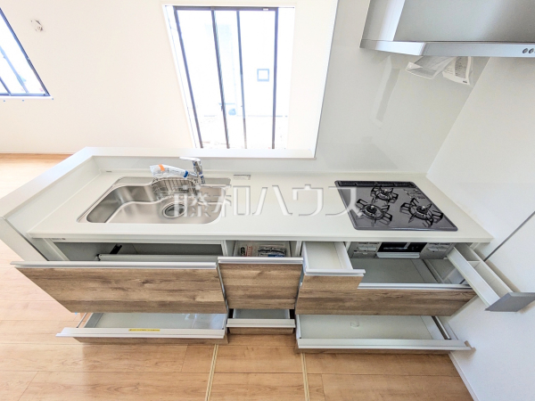 B号棟　キッチン　【与那原町字与那原】