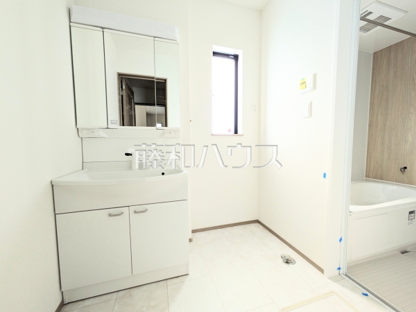 C号棟　洗面室　【与那原町字与那原】