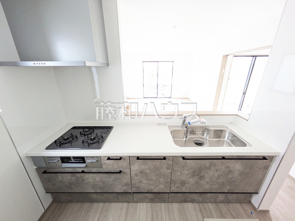 C号棟　キッチン　【与那原町字与那原】