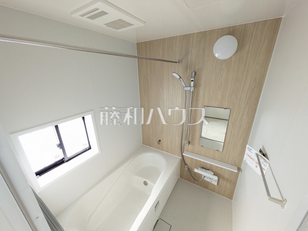 C号棟　浴室　【与那原町字与那原】