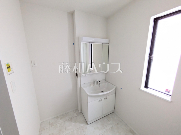 D号棟　洗面室　【与那原町字与那原】