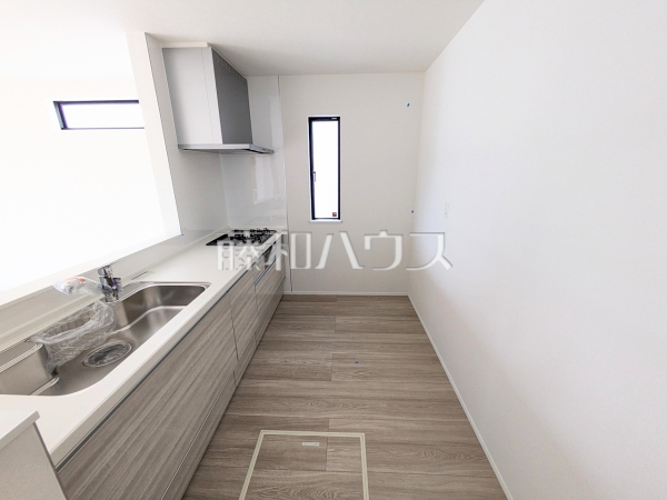 D号棟　キッチン　【与那原町字与那原】