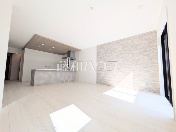 1号棟　リビング　【世田谷区喜多見１丁目】