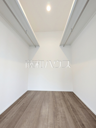 2号棟　ウォークインクローゼット　【世田谷区喜多見１丁目】