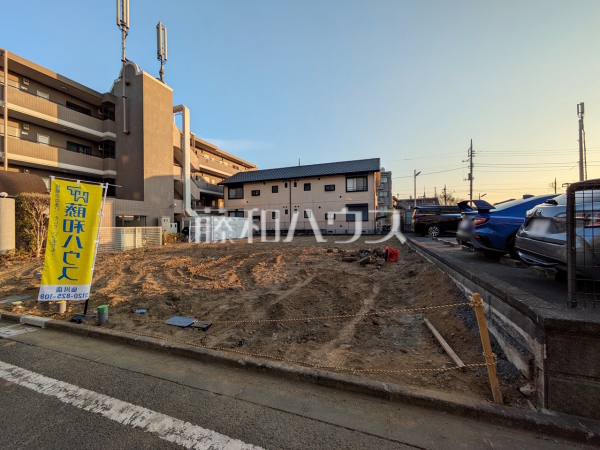 ≪現場風景≫ 見学はしたいけど、なかなか時間が取れない・・・そんな方に出勤前や仕事終わりにマイホームを見学できるサポートをいたします。 　【世田谷区喜多見１丁目】