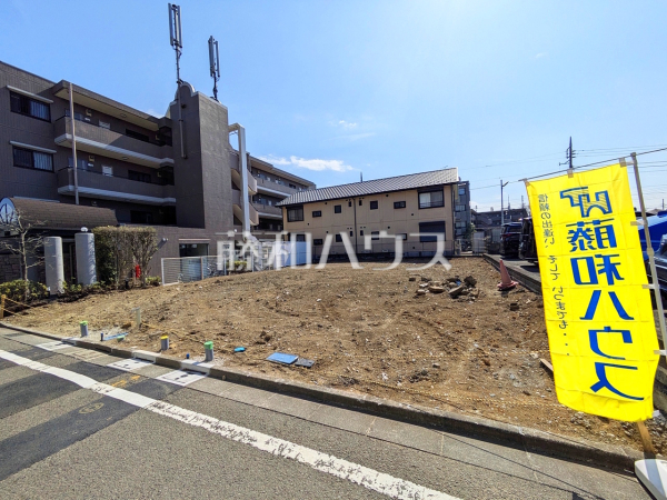 ≪現場風景≫土地面積約126平米とゆとりある広さで、カースペースも2台可能（車種による）　　【世田谷区喜多見１丁目】