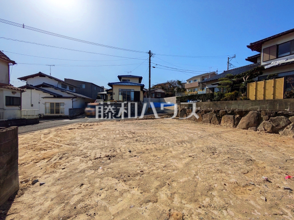 経験豊かなスタッフが分譲地だけでなく学校、スーパー、公園と周辺環境も合わせてご案内致します。　現地写真　【福岡市南区若久５丁目】