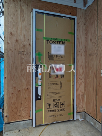 B号棟　玄関　【八王子市大和田町１丁目】