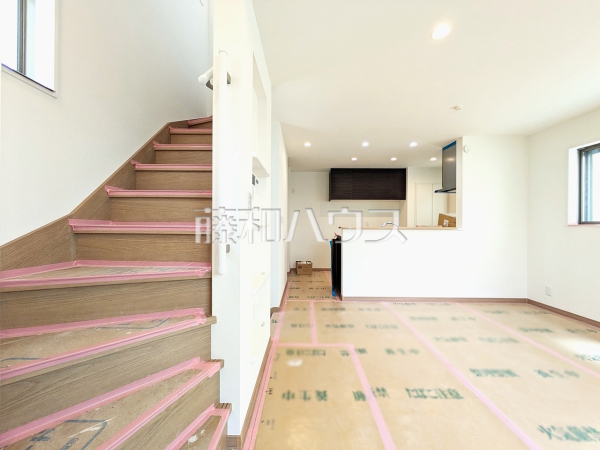 リビング　【和光市白子２丁目】