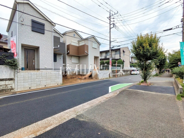 接道状況および現場風景　【所沢市中新井５丁目】ぜひ実物をご覧いただきたく思います。喜んでご案内いたしますのでお気軽にお問合せ下さい。