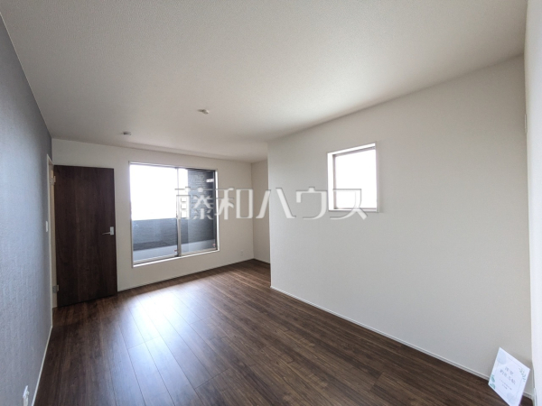 2号棟　居室　【うるま市字高江洲】 全居室2面採光で明るいお部屋 