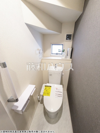 2号棟　1Fトイレ　【うるま市字高江洲】 各階にトイレがあると、階段の上り下りをせずに済むため就寝時なども便利です。 