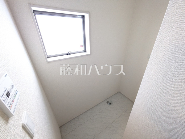 2号棟　ランドリールーム　【うるま市字高江洲】洗濯機スペース併設でお洗濯がスムーズな脱衣所