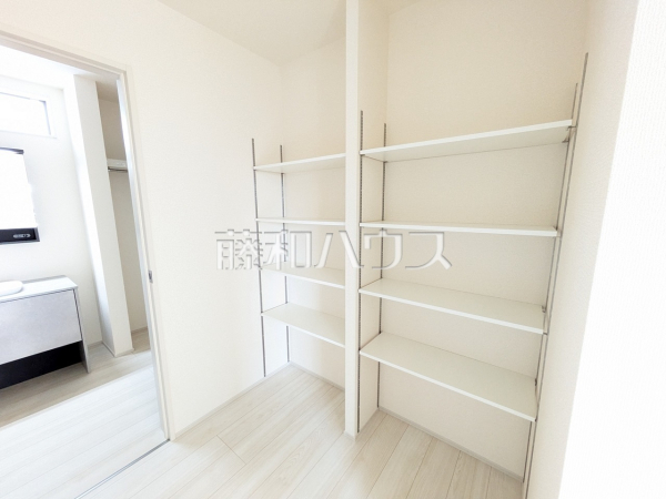 3号棟　ストレージ　【うるま市字高江洲】収納が豊富な住まいです。
