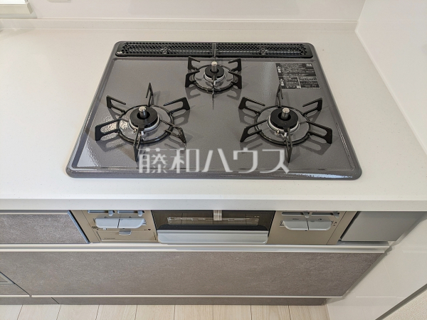 1号棟　キッチンコンロ　【新座市栄２丁目】