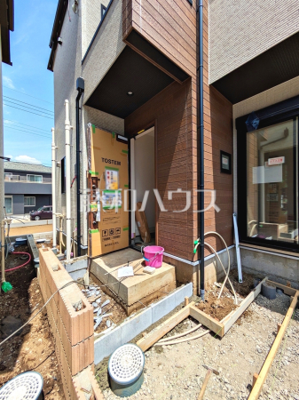 4号棟　玄関　【新座市栄２丁目】