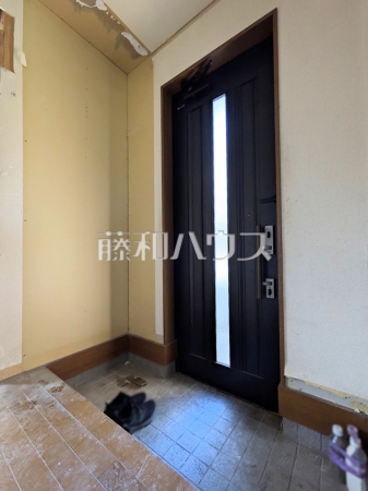 玄関(リフォーム施工中)　【府中市押立町４丁目】