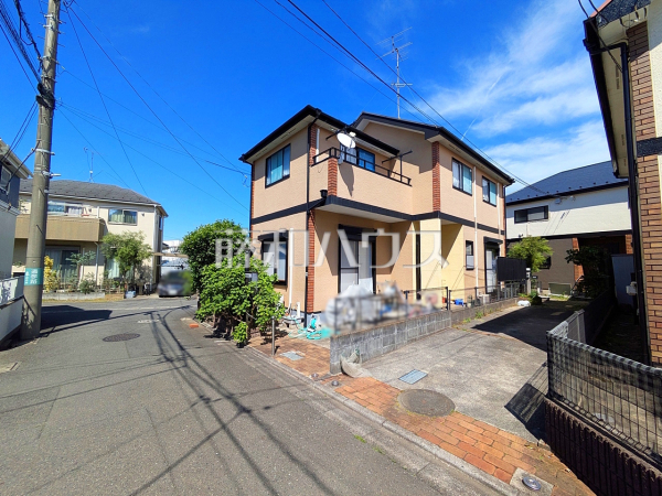 ≪接道状況≫ 旗竿地は、小さなお子様が急に道路に飛び出てしまうことを防ぎます。安心してお庭で遊ぶことができますね。　【府中市押立町４丁目】