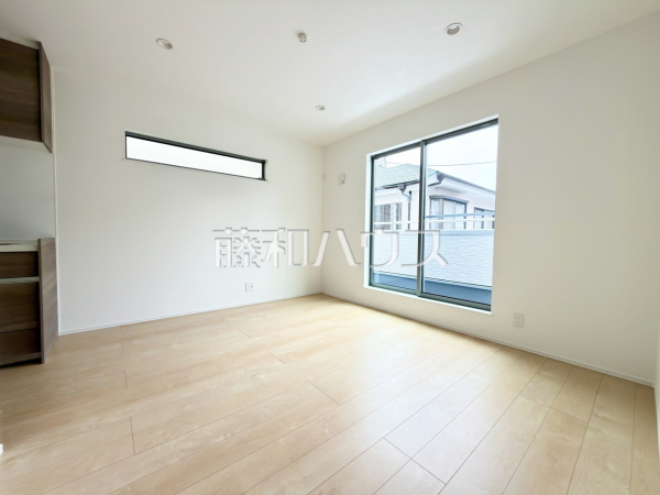 リビング　【調布市上石原３丁目】