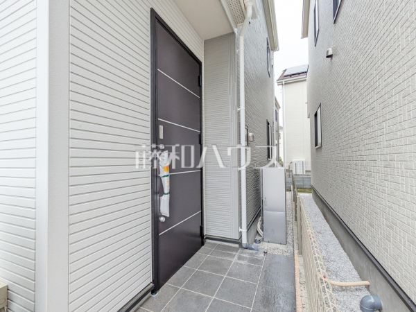 2号棟　玄関　【小平市大沼町６丁目】