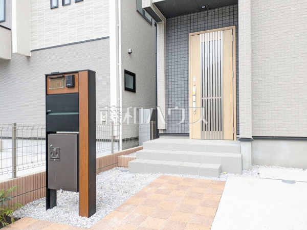 4号棟　玄関　【小平市大沼町６丁目】