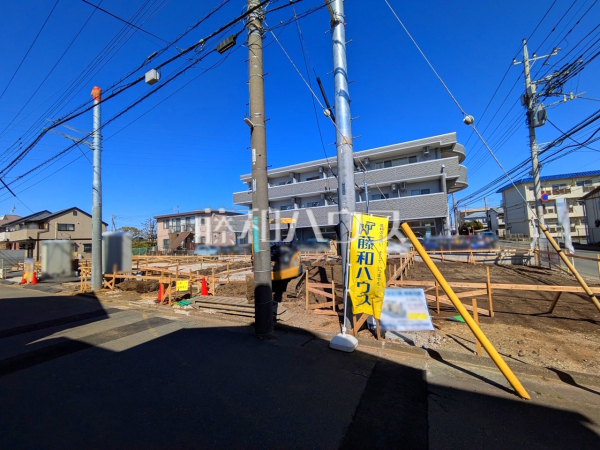 ≪接道状況≫南道路で、さらに南側にカースペースがあり日当たり良好です。　【府中市西府町３丁目】