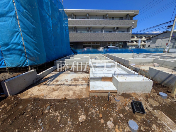 ≪E号棟　外観≫２・３階にバルコニーを設けたプラン。南向きバルコニーでお洗濯物もよく乾きます。【府中市西府町３丁目】