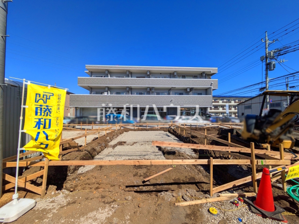 ≪E号棟　外観≫２・３階にバルコニーを設けたプラン。南向きバルコニーでお洗濯物もよく乾きます。【府中市西府町３丁目】