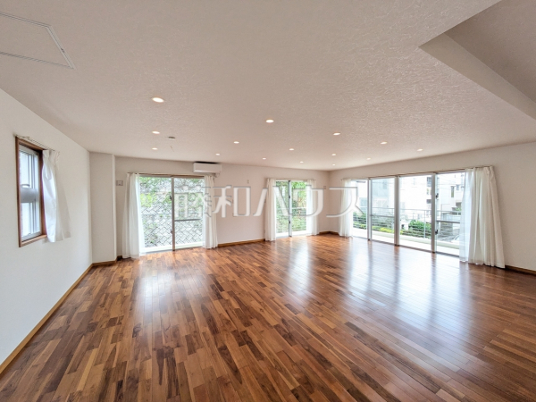 リビング　【那覇市古島２丁目】