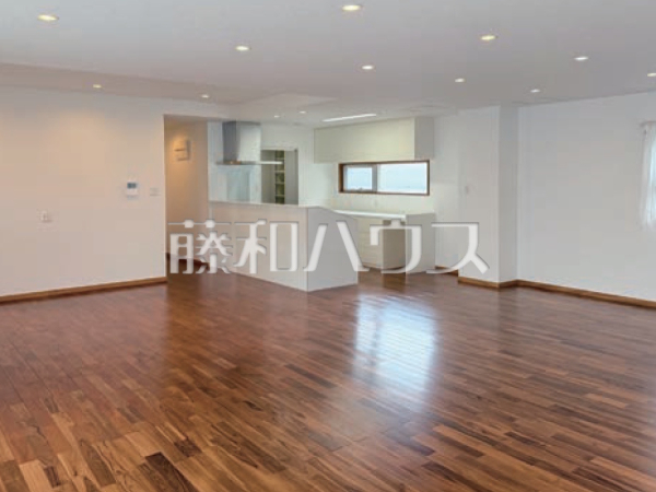 リビング　【那覇市古島２丁目】