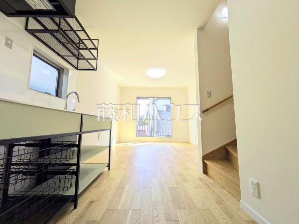 B号棟　リビング　【世田谷区八幡山２丁目】